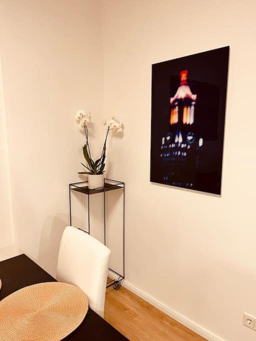 Raum2Go - No1 Modernes Ruhiges 2-Schlafzimmer Apartment City & Park Wiesbaden Esterno foto